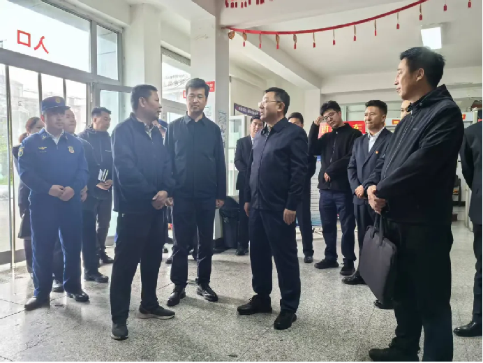 何杰调研督导安全生产、消防安全工作